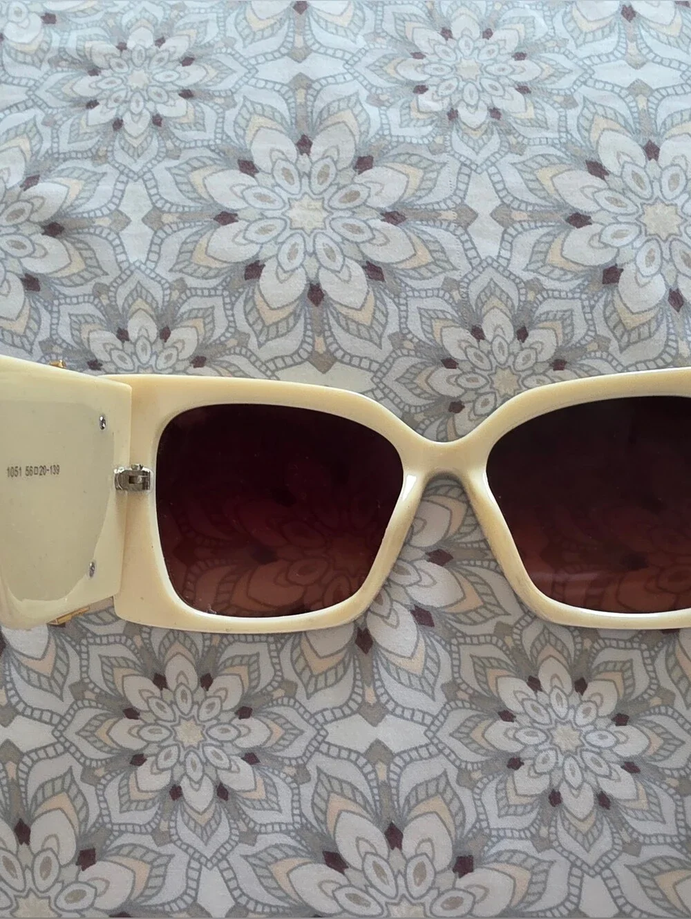 Stylish Black and Cream Oversized Women's Sunglasses - Brown Lenses